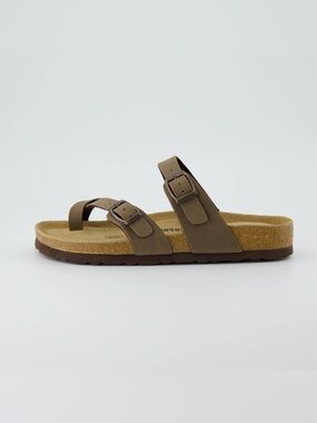 Cushionaire Luna Sandal | Brown Buckle Cork Footbed Sandal